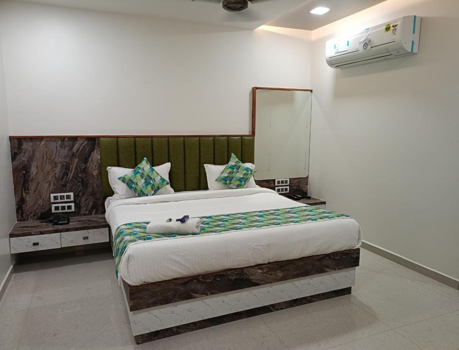 Hotel E Classico Bhavnagar Exteriör bild