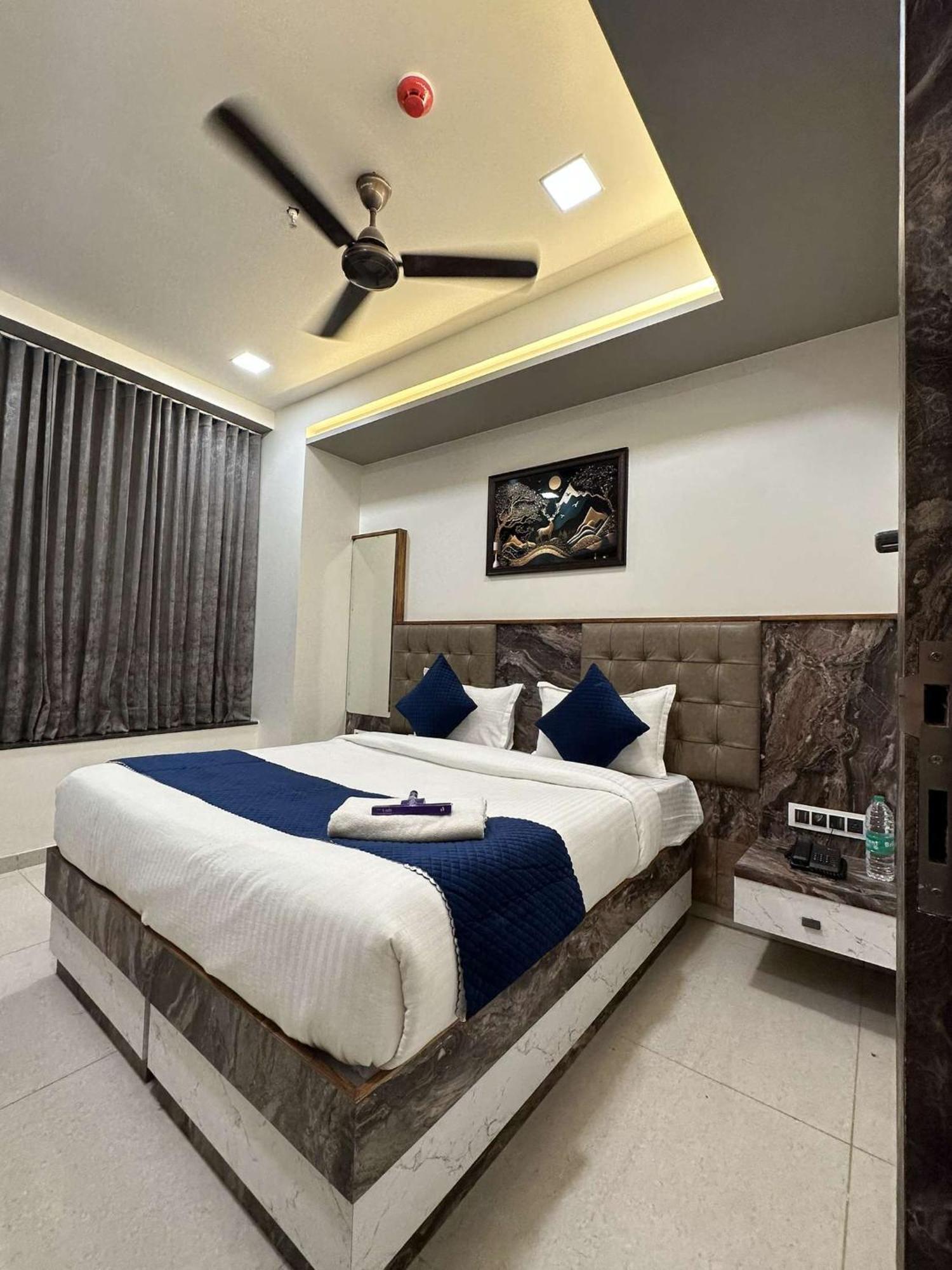 Hotel E Classico Bhavnagar Exteriör bild